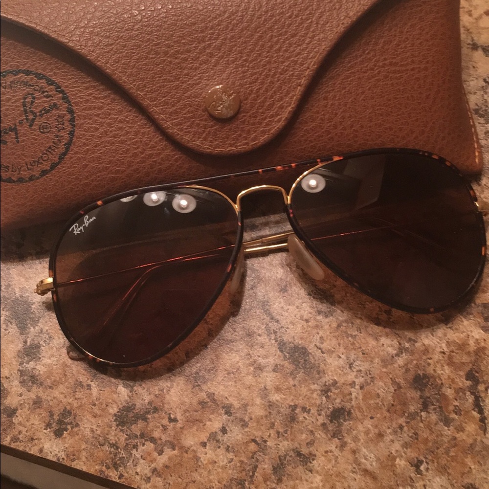 Brown rayban aviators